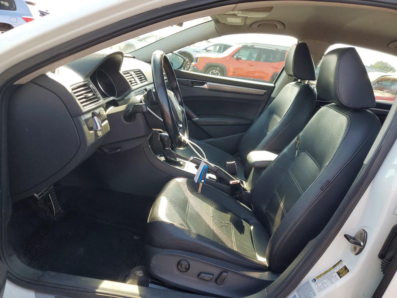 2017 VOLKSWAGEN PASSAT R-LINE photo 19