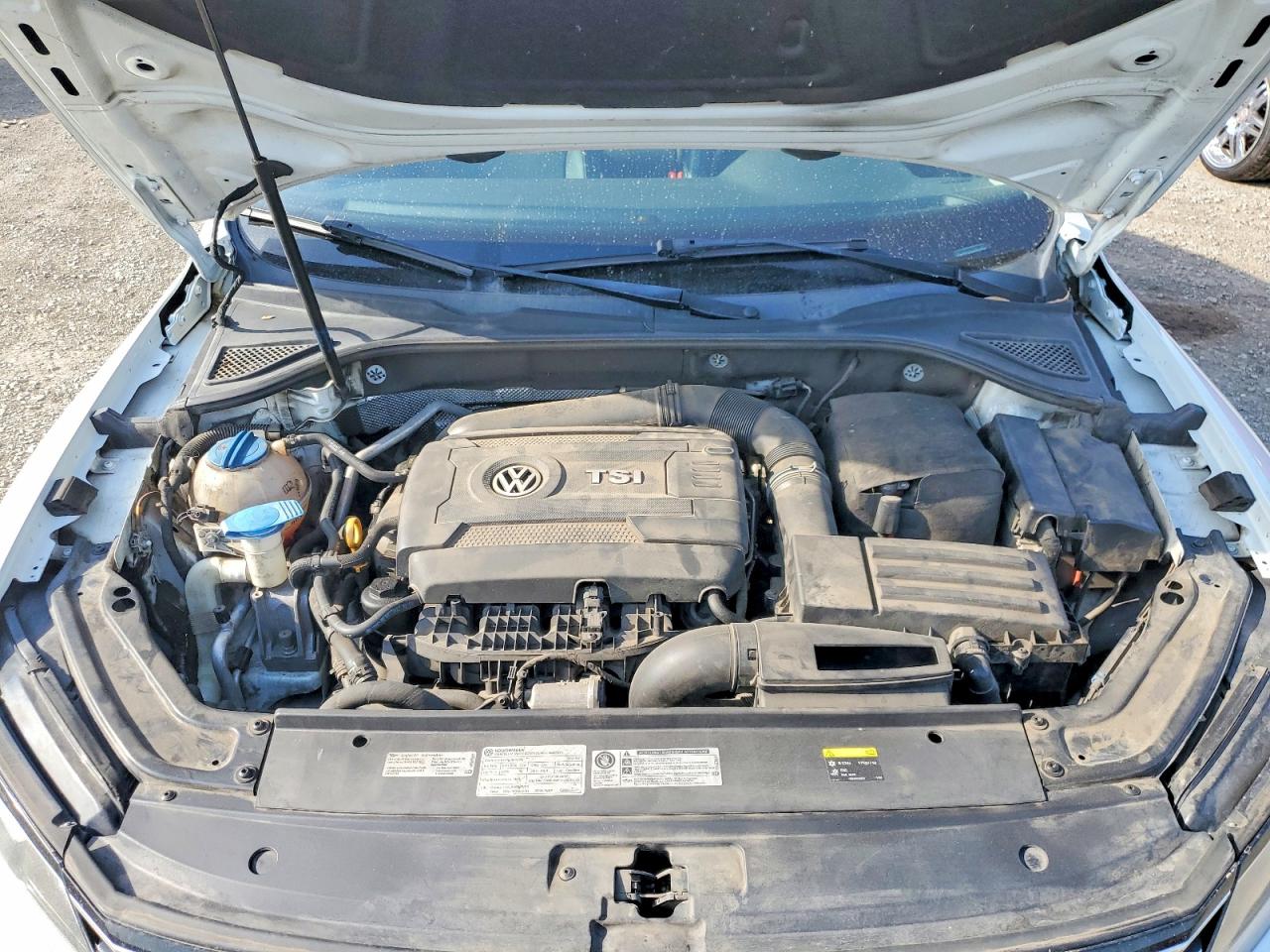 2017 VOLKSWAGEN PASSAT R-LINE photo 31