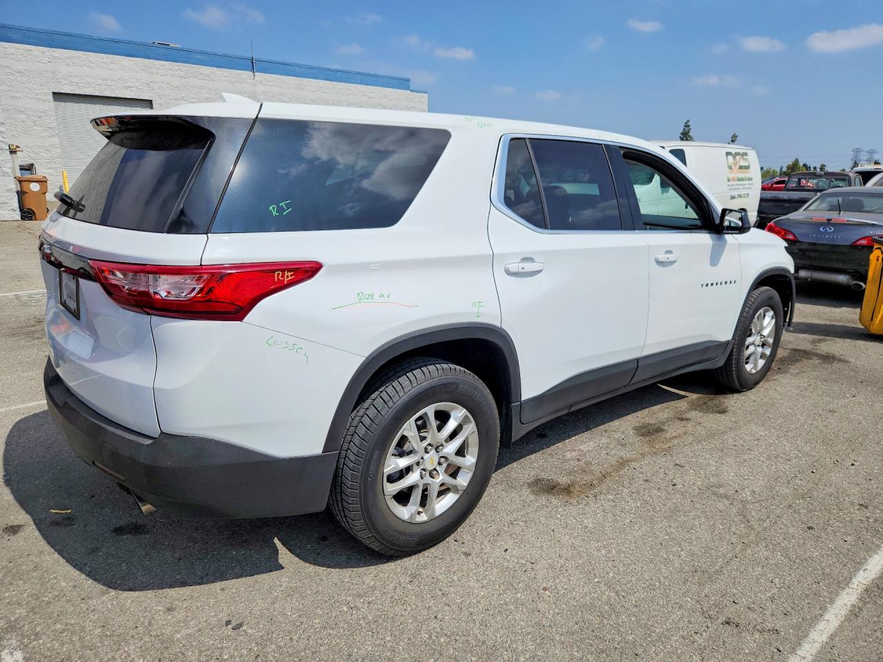 2019 CHEVROLET TRAVERSE LS photo 3