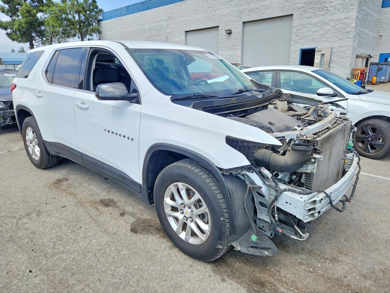 2019 CHEVROLET TRAVERSE LS photo 4
