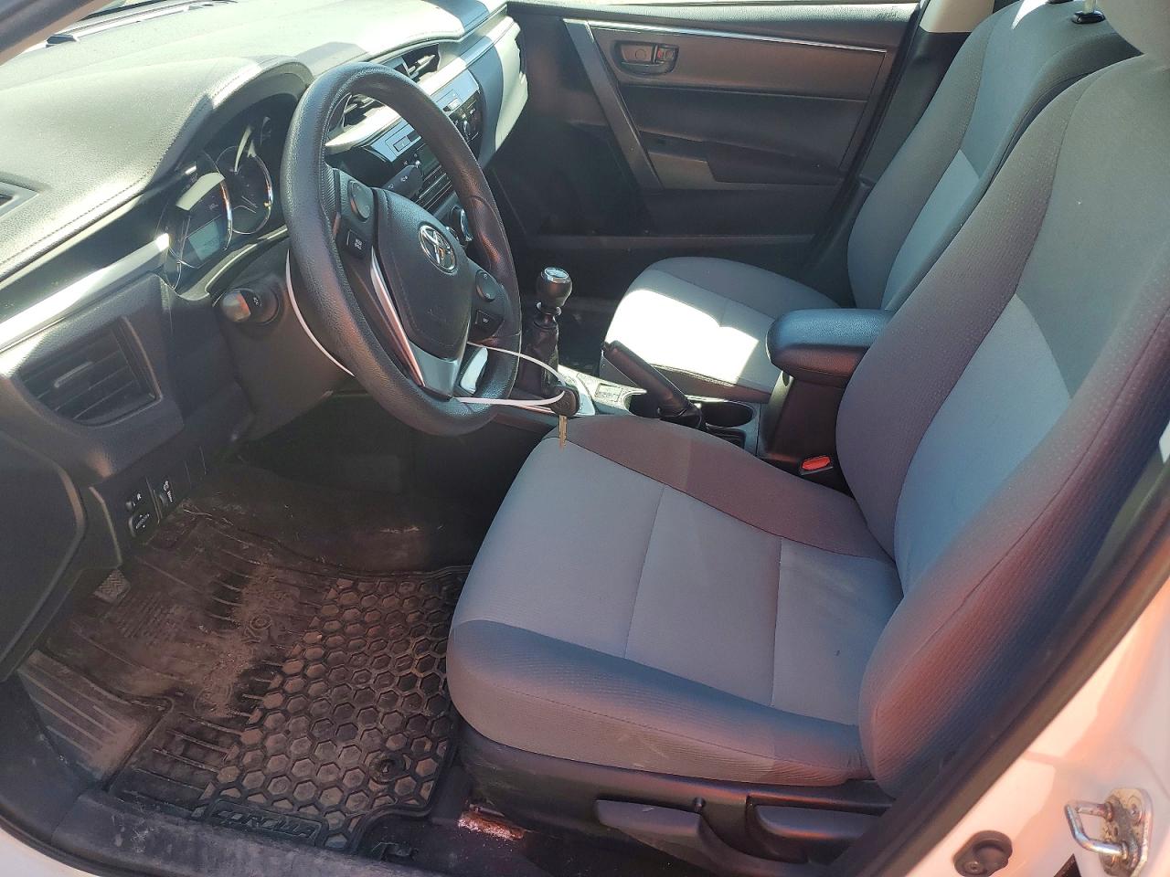 2015 TOYOTA COROLLA L photo 13