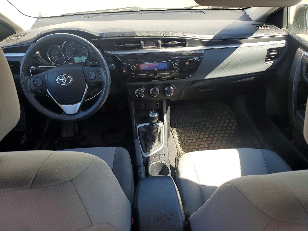 2015 TOYOTA COROLLA L photo 15