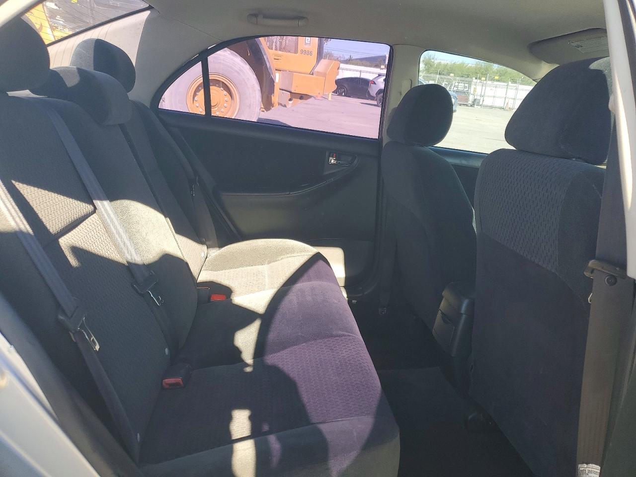 2005 TOYOTA COROLLA S photo 10