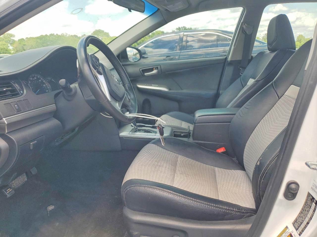 2012 TOYOTA CAMRY SE photo 13