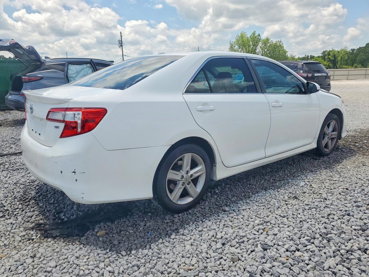 2012 TOYOTA CAMRY SE photo 5