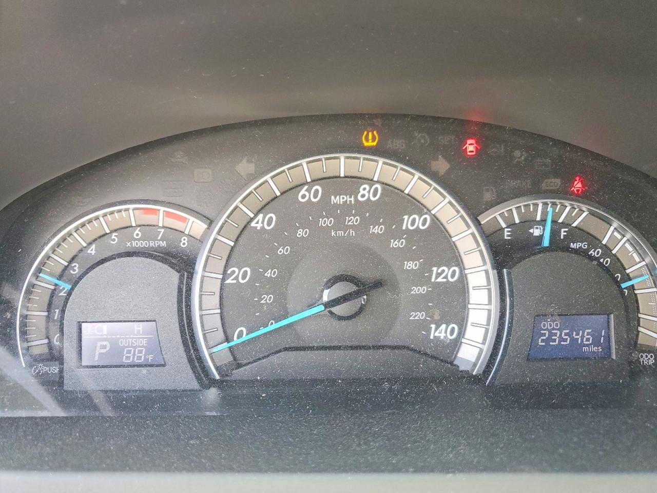 2012 TOYOTA CAMRY SE photo 17