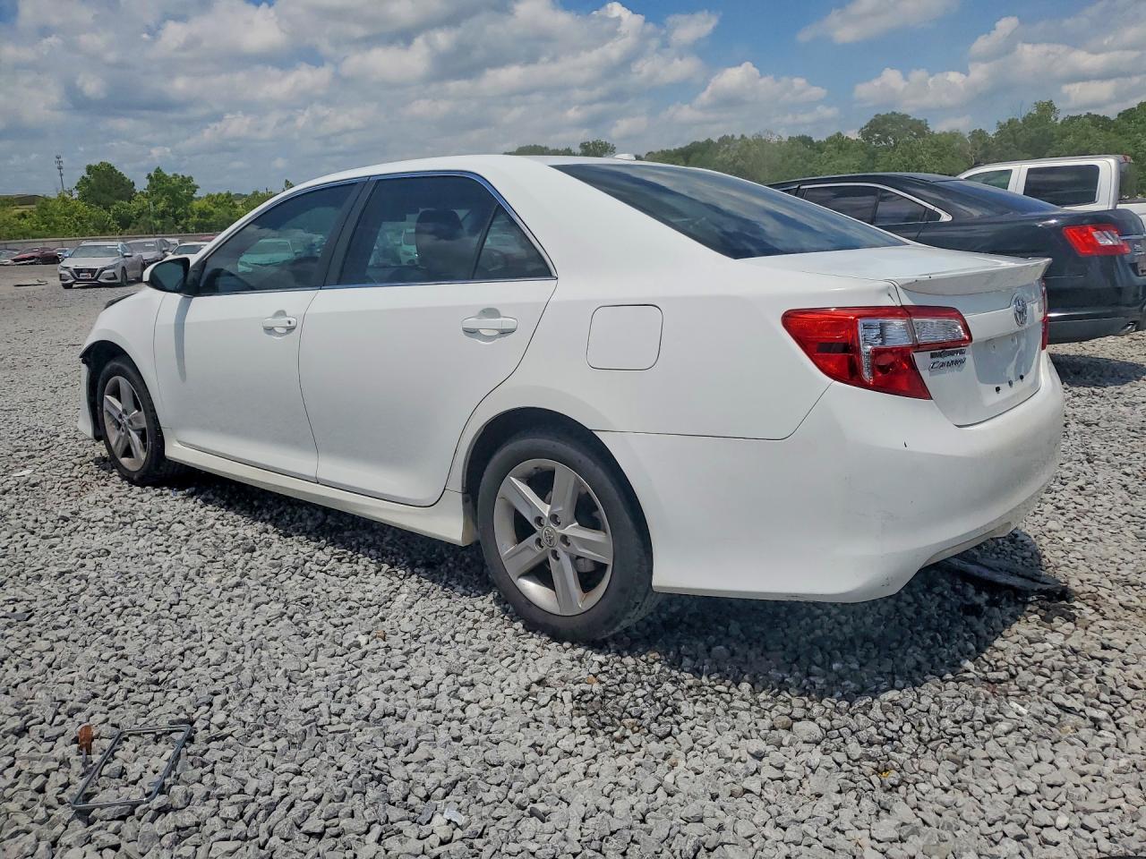 2012 TOYOTA CAMRY SE photo 3