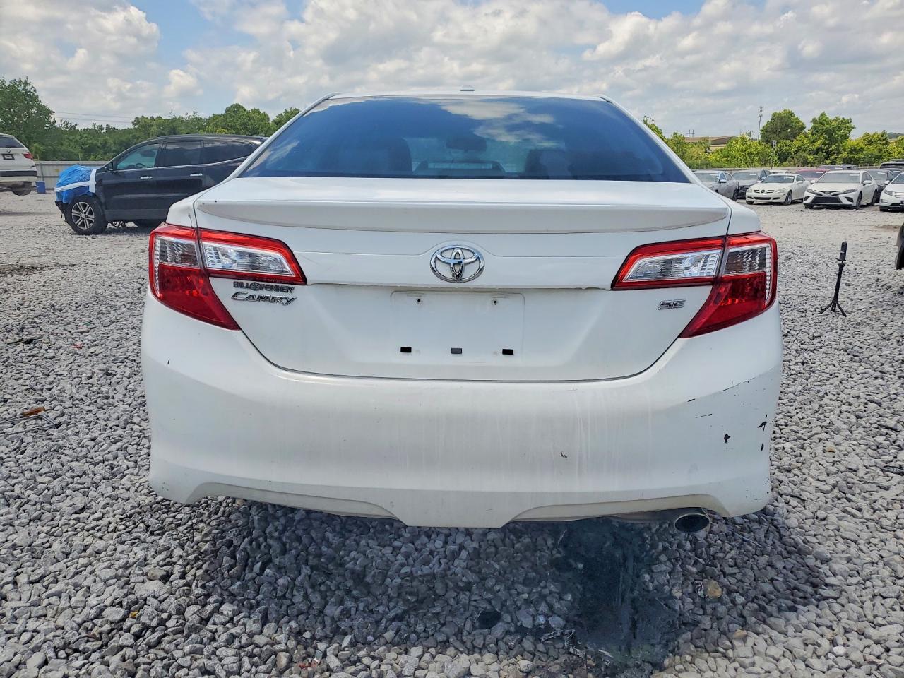 2012 TOYOTA CAMRY SE photo 11