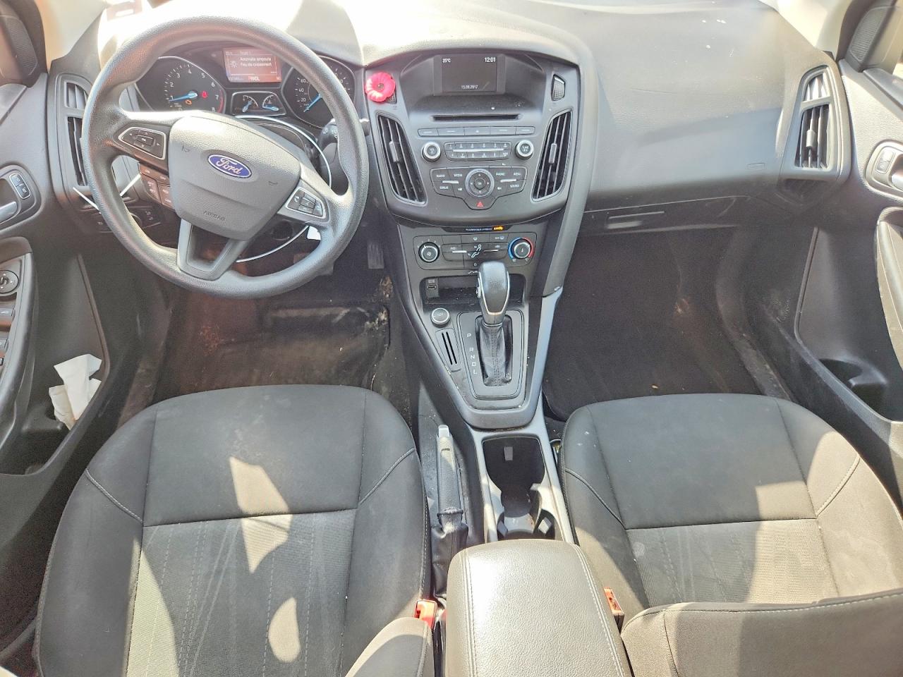 2017 FORD FOCUS SE photo 15
