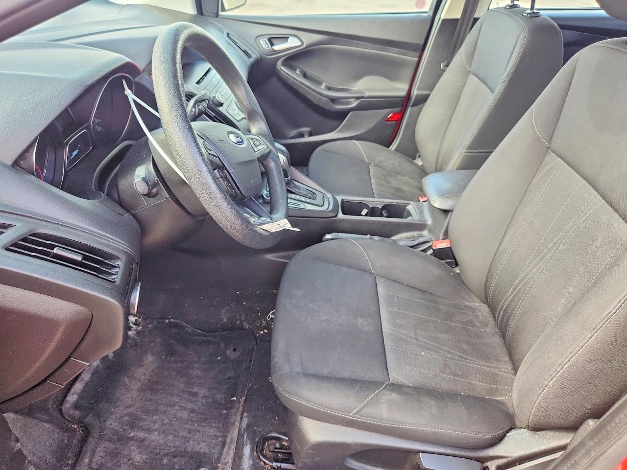 2017 FORD FOCUS SE photo 13
