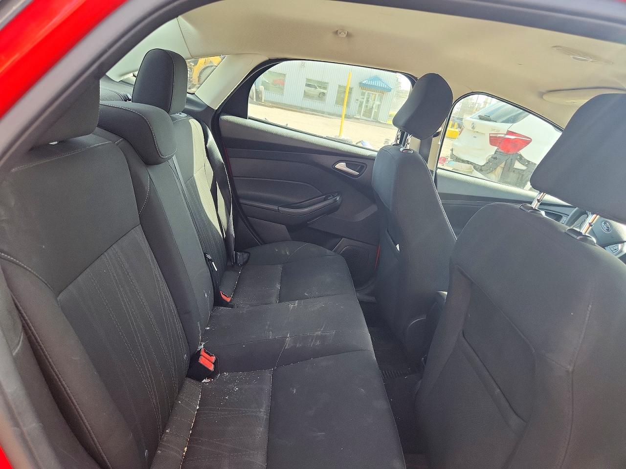 2017 FORD FOCUS SE photo 19