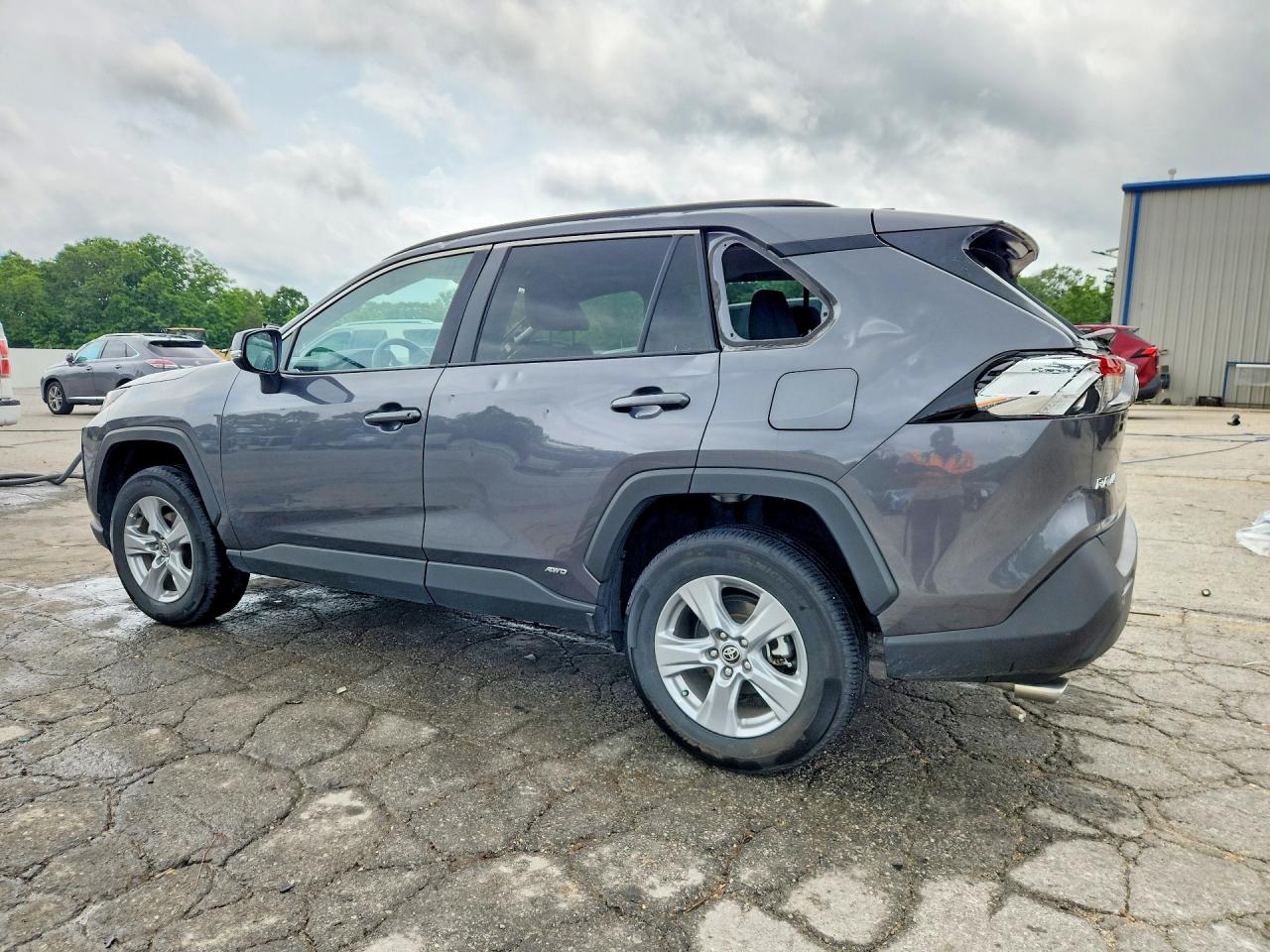 2022 TOYOTA RAV4 XLE photo 3