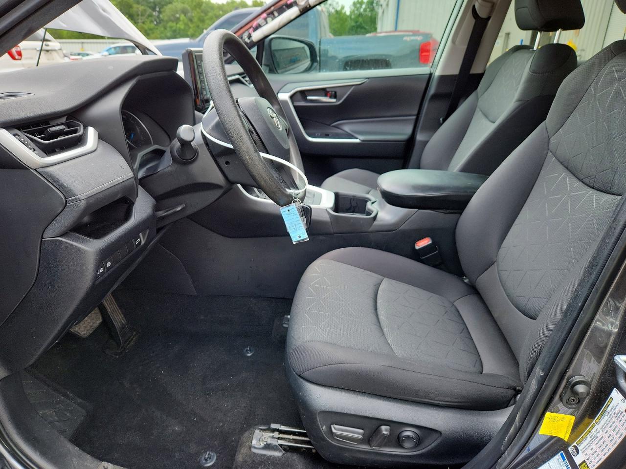 2022 TOYOTA RAV4 XLE photo 13