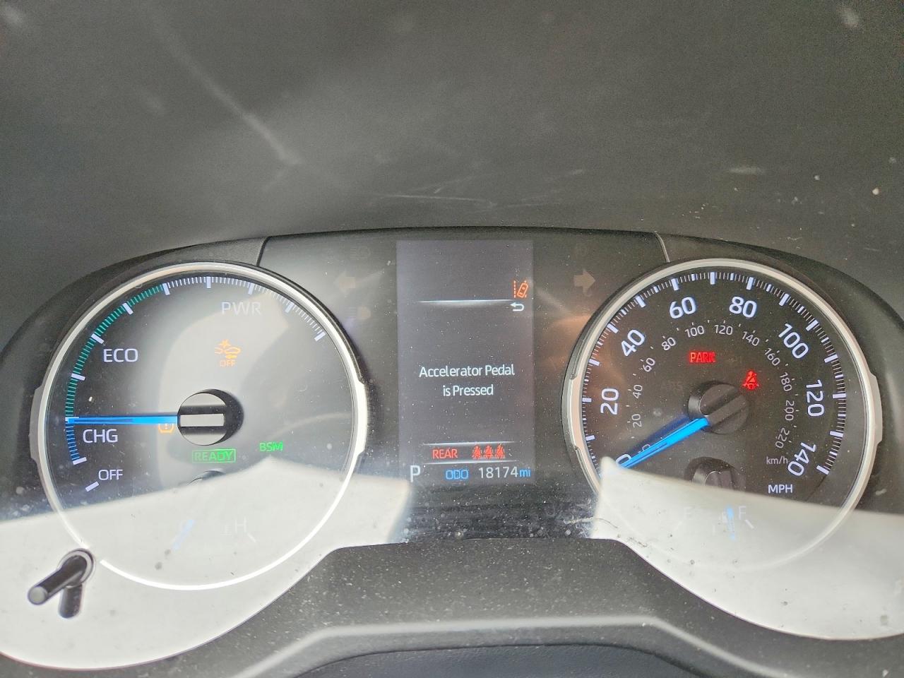 2022 TOYOTA RAV4 XLE photo 17