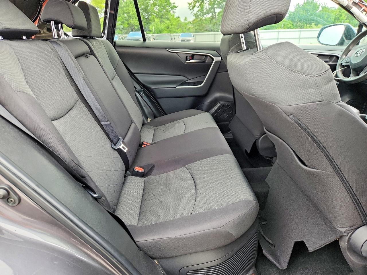 2022 TOYOTA RAV4 XLE photo 19