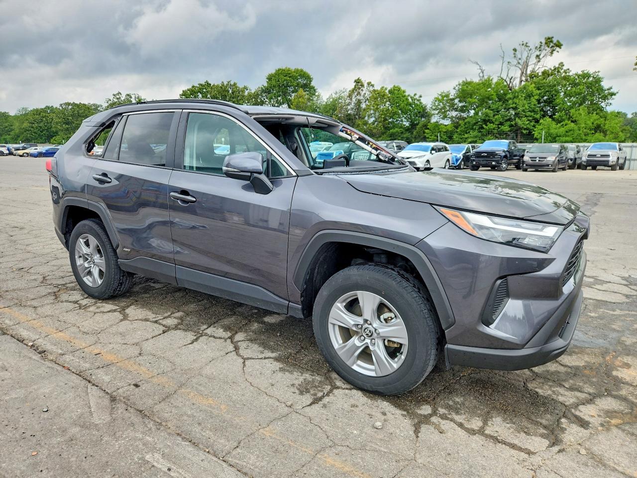 2022 TOYOTA RAV4 XLE photo 7