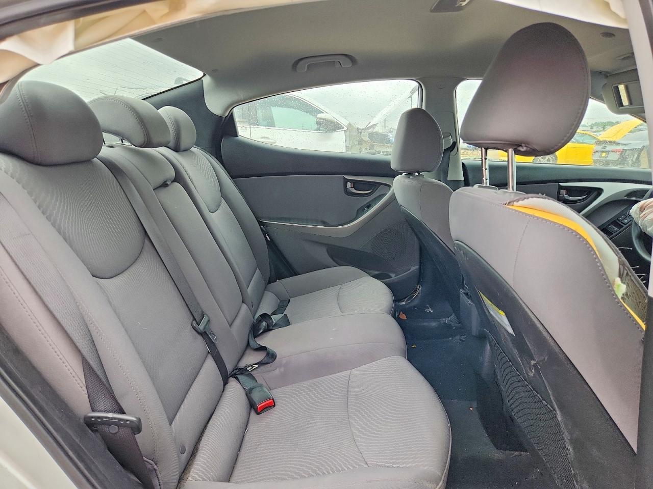 2015 HYUNDAI ELANTRA SE photo 28