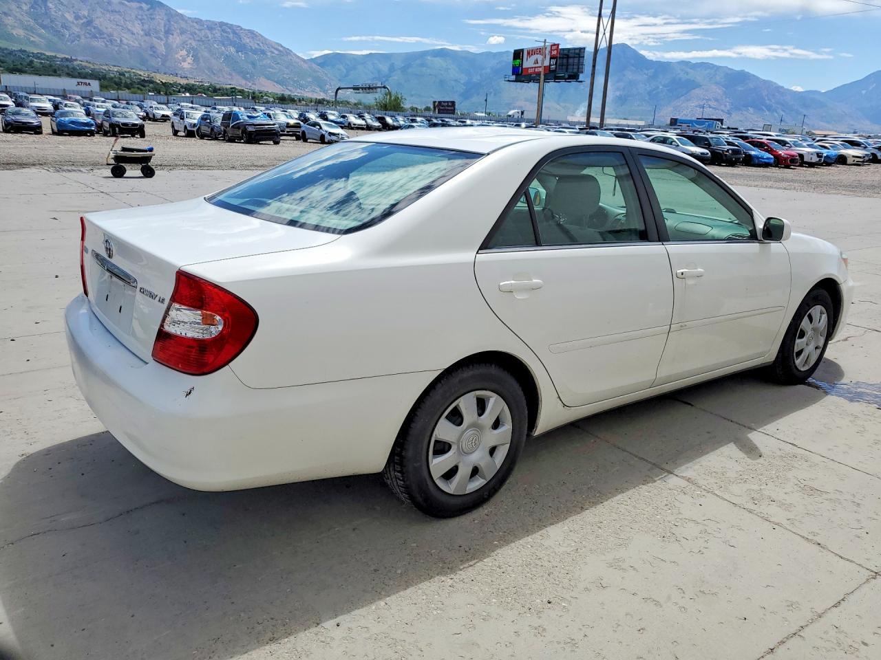 2004 TOYOTA CAMRY LE photo 5