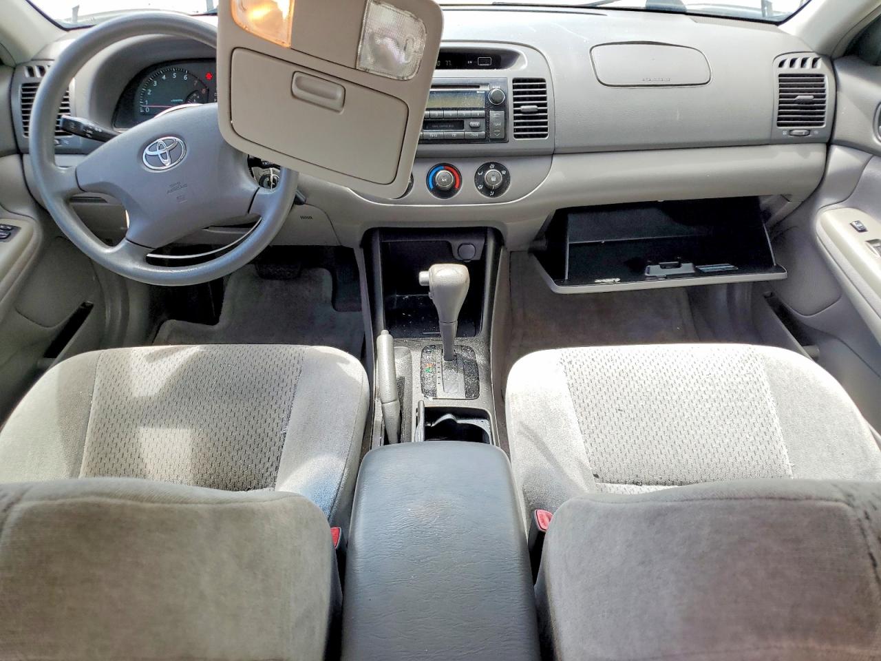 2004 TOYOTA CAMRY LE photo 15