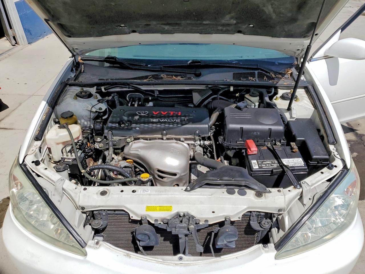 2004 TOYOTA CAMRY LE photo 21