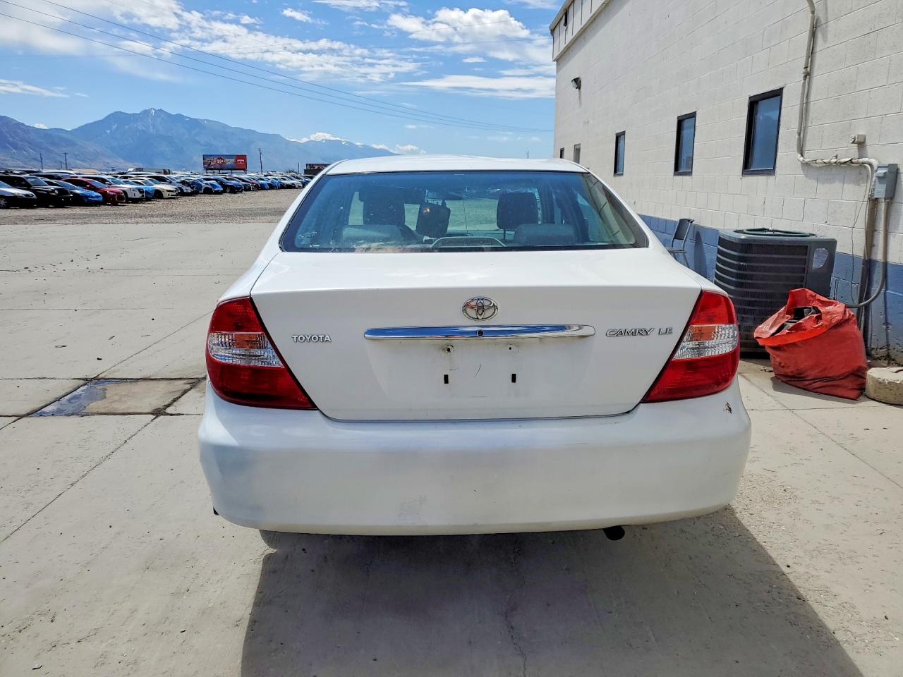 2004 TOYOTA CAMRY LE photo 11
