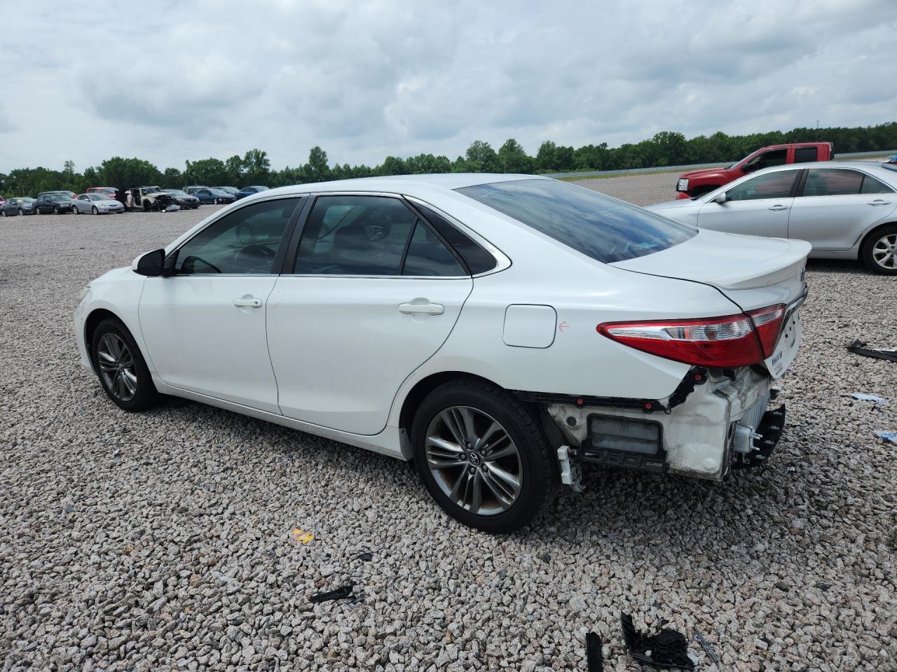 2017 TOYOTA CAMRY SE photo 4