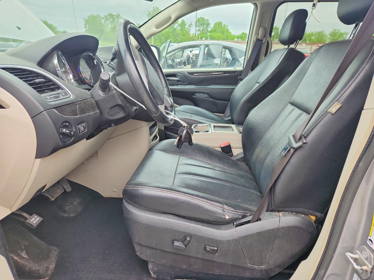 2015 CHRYSLER TOWN & COUNTRY TOURING photo 13