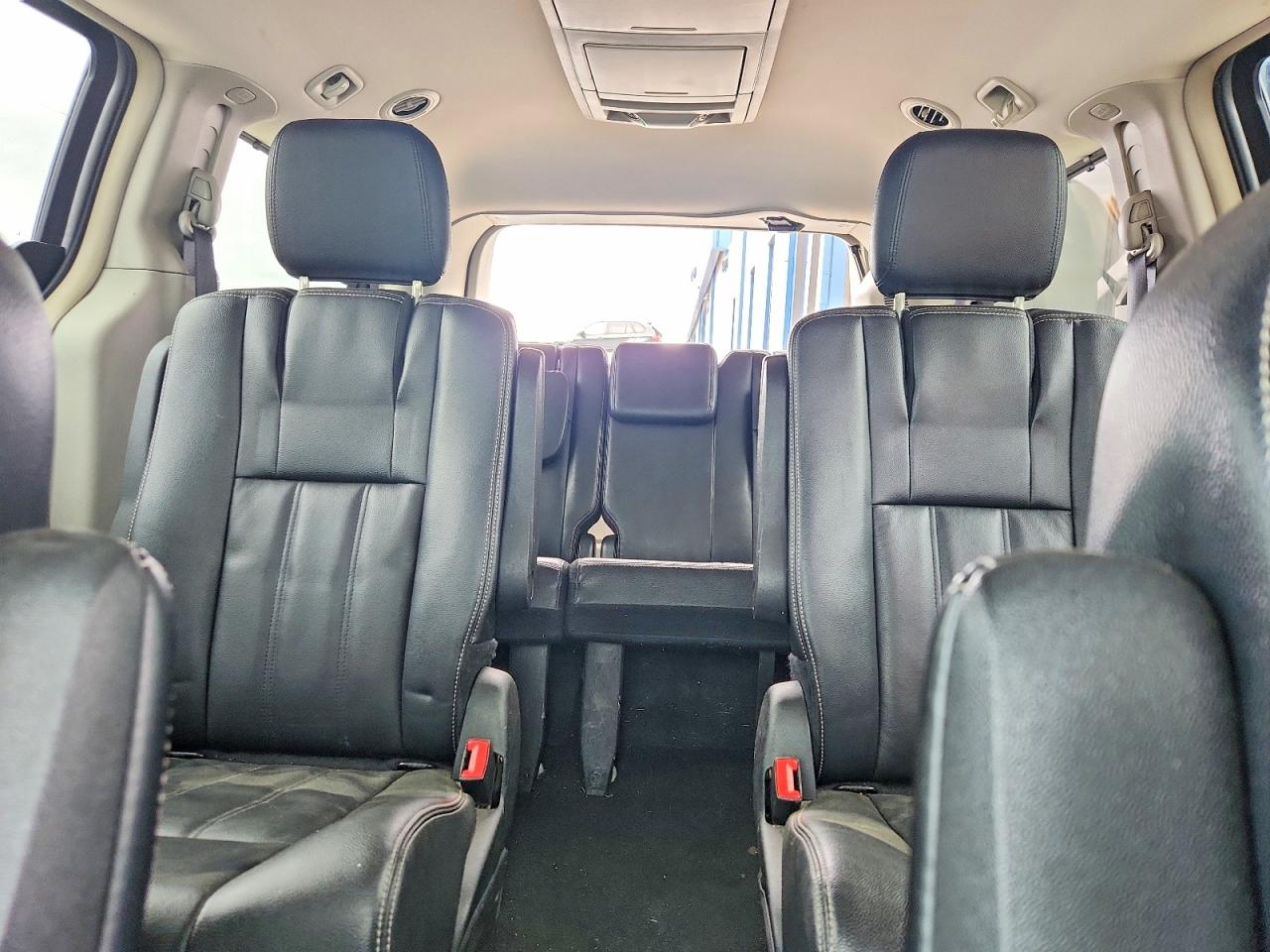 2015 CHRYSLER TOWN & COUNTRY TOURING photo 19