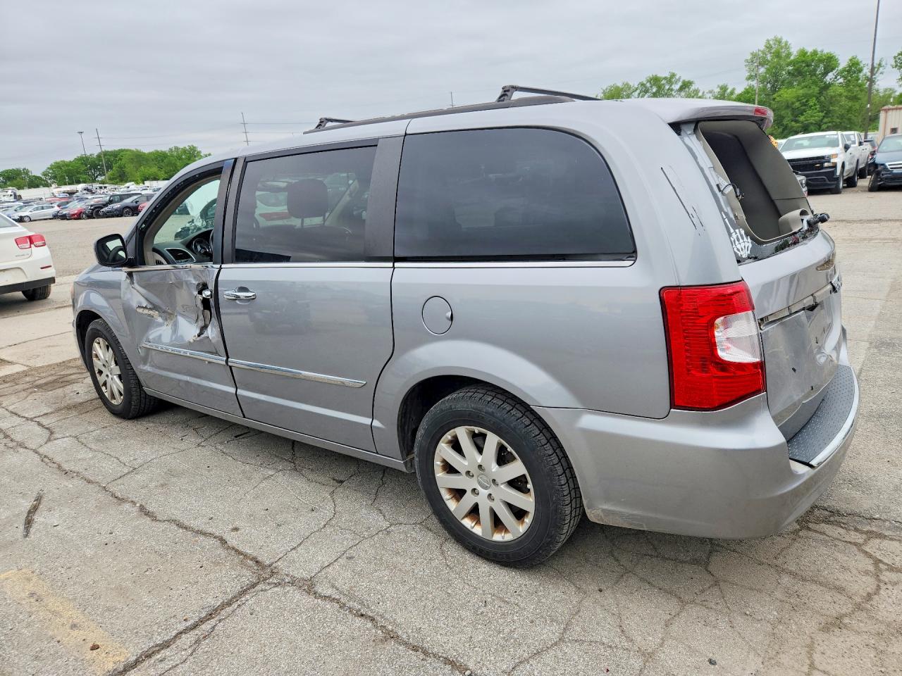 2015 CHRYSLER TOWN & COUNTRY TOURING photo 3
