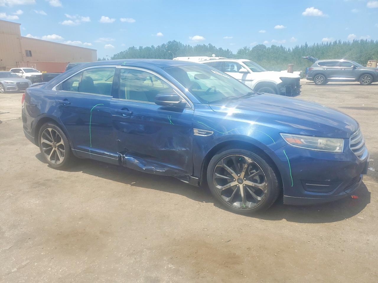 2016 FORD TAURUS SEL photo 4