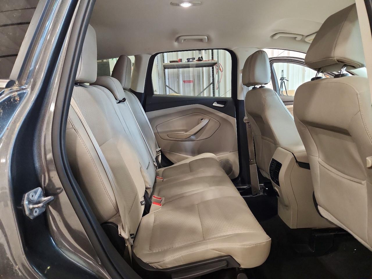 2017 FORD ESCAPE SE photo 31