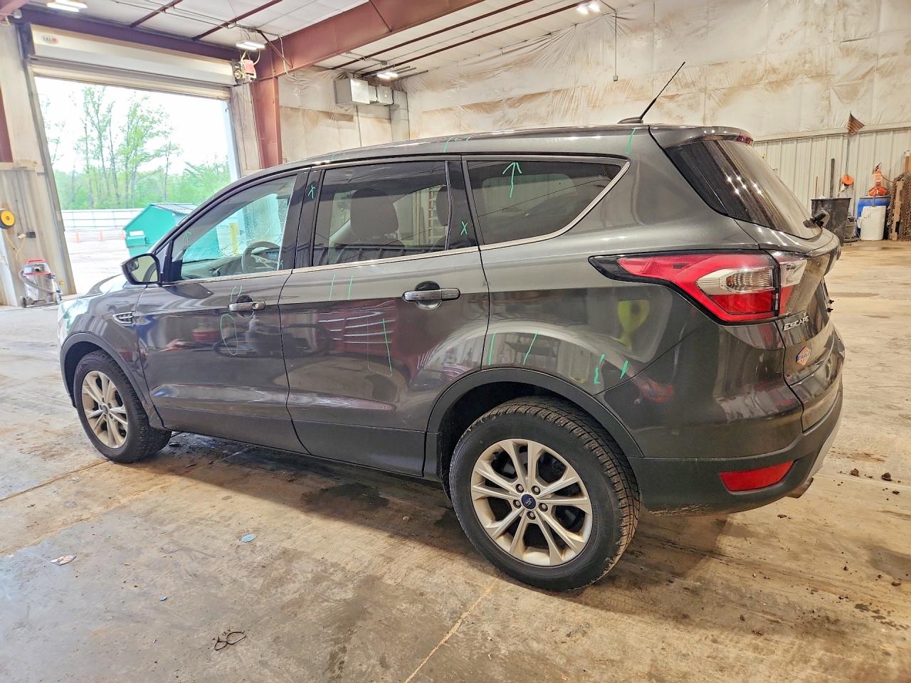2017 FORD ESCAPE SE photo 4