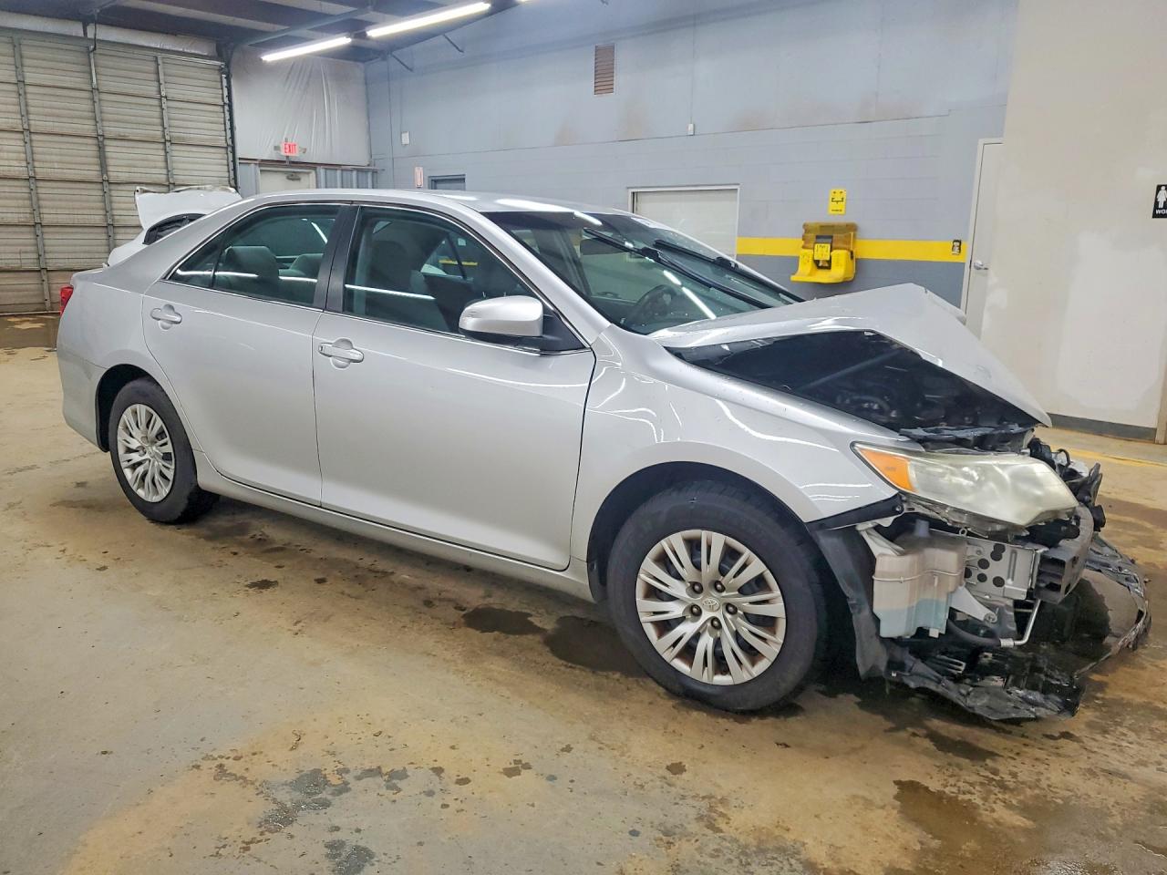 2012 TOYOTA CAMRY L photo 7