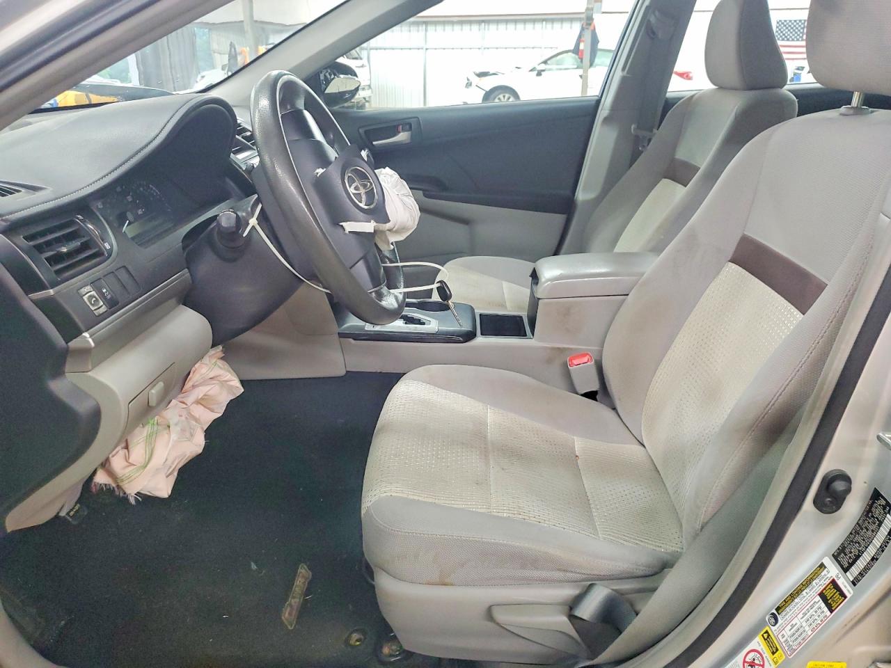2012 TOYOTA CAMRY L photo 13