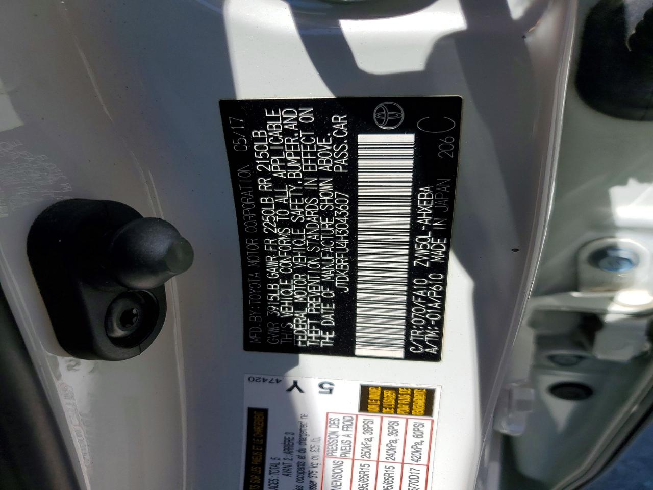 2017 TOYOTA PRIUS TWO photo 12