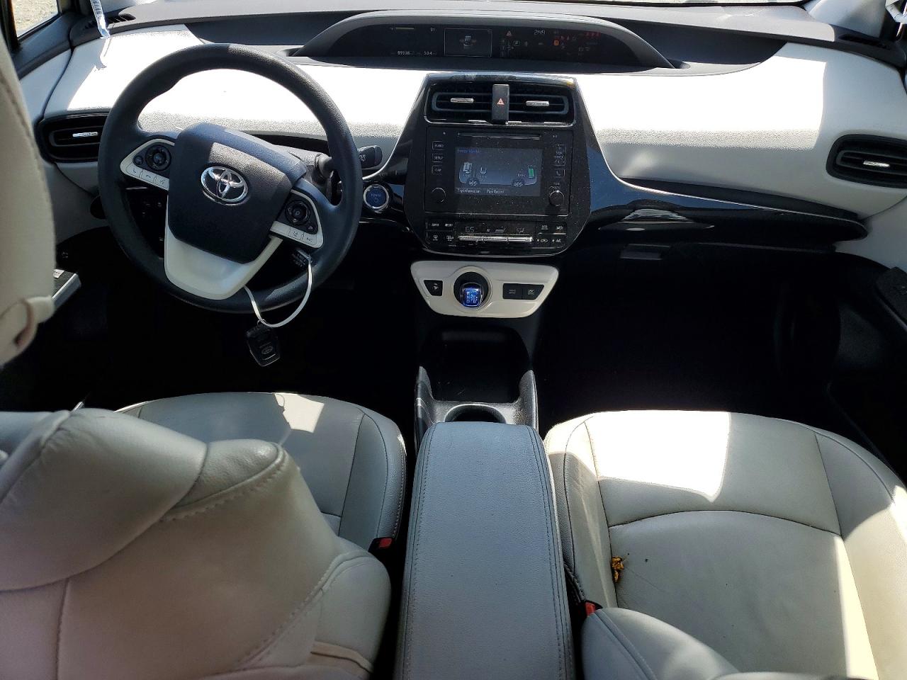 2017 TOYOTA PRIUS TWO photo 8
