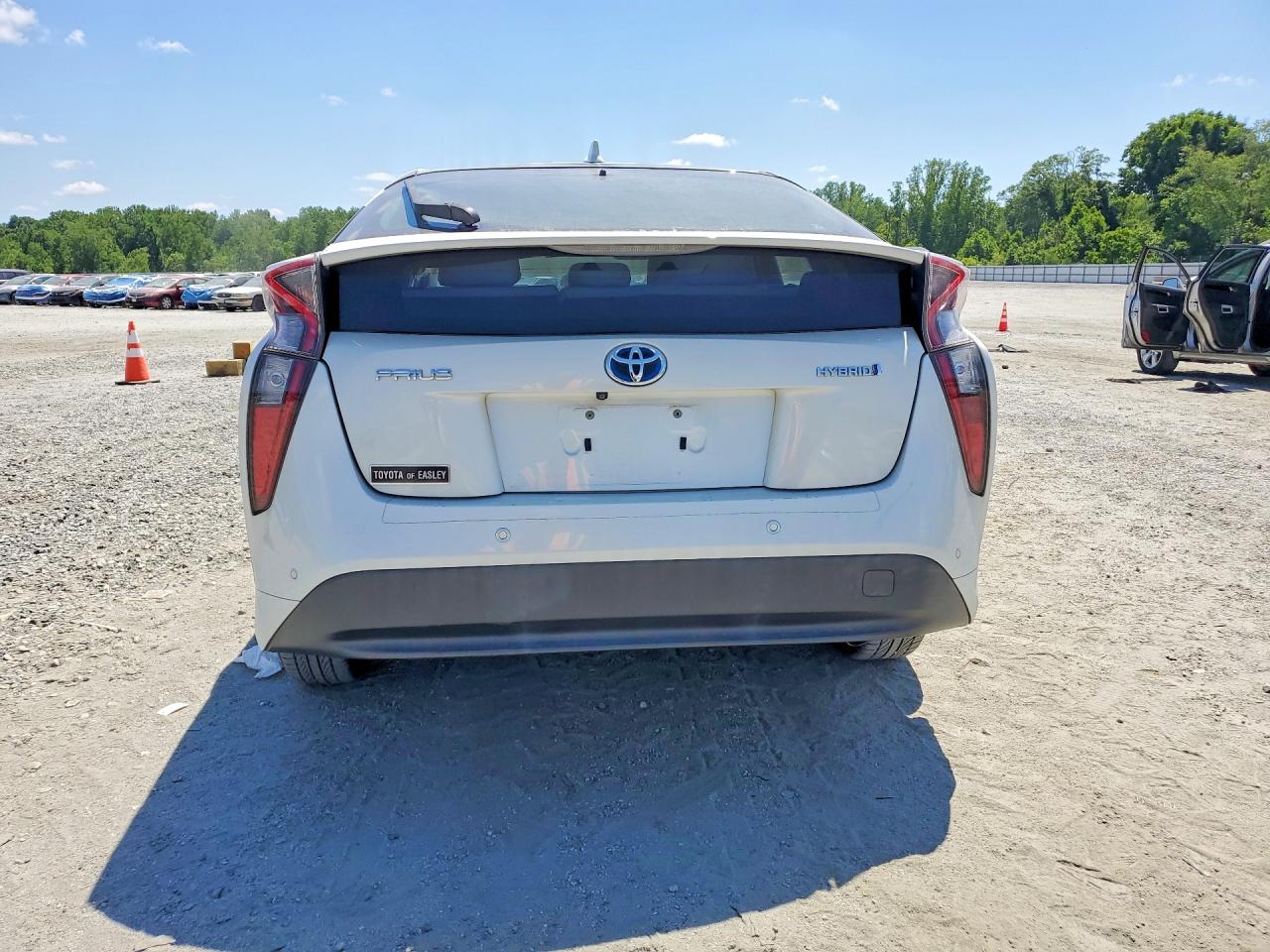 2017 TOYOTA PRIUS TWO photo 6