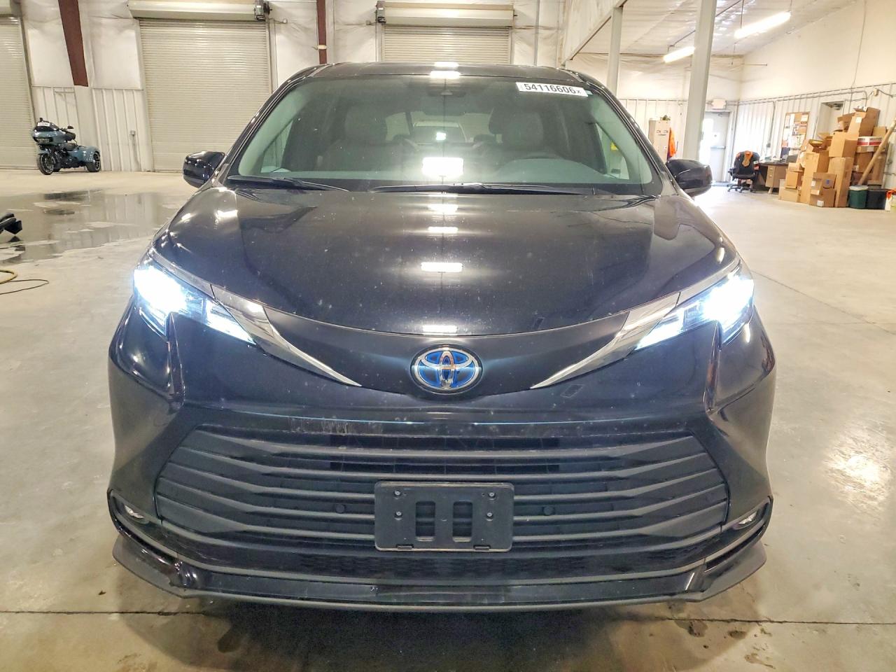 2025 TOYOTA SIENNA XLE 7-PASSENGER photo 9