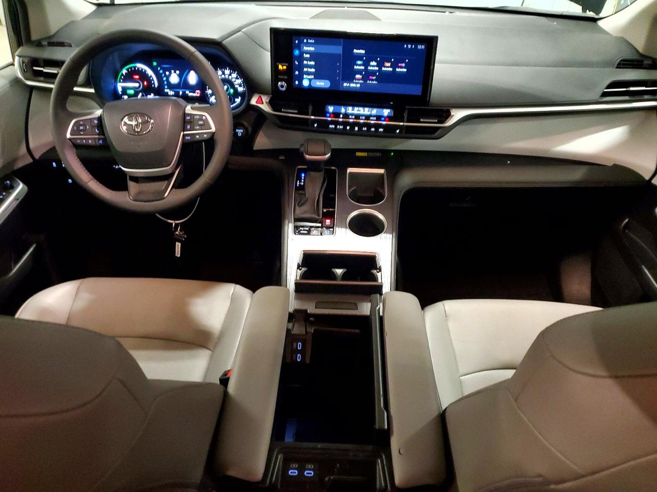 2025 TOYOTA SIENNA XLE 7-PASSENGER photo 15