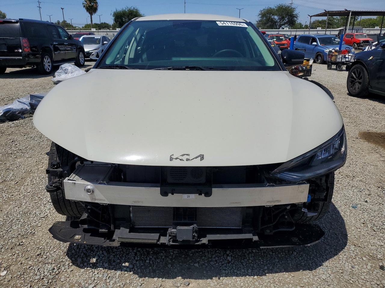 2024 KIA EV6 LIGHT LONG RANGE photo 13