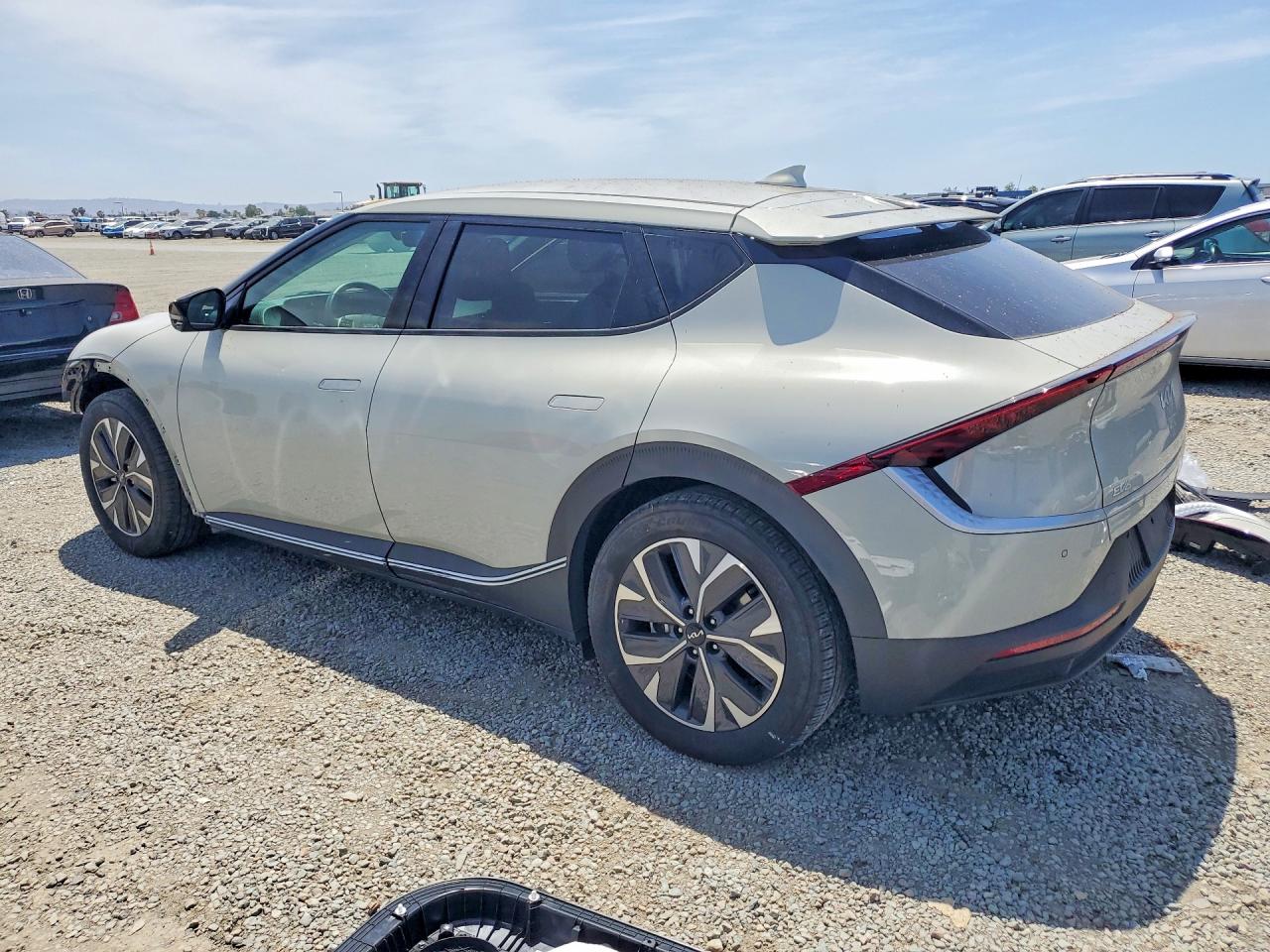 2024 KIA EV6 LIGHT LONG RANGE photo 4