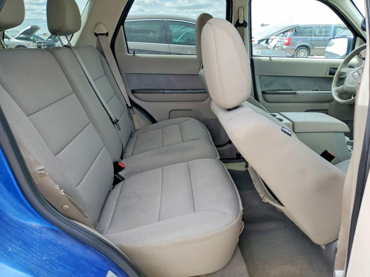 2011 FORD ESCAPE XLT photo 28