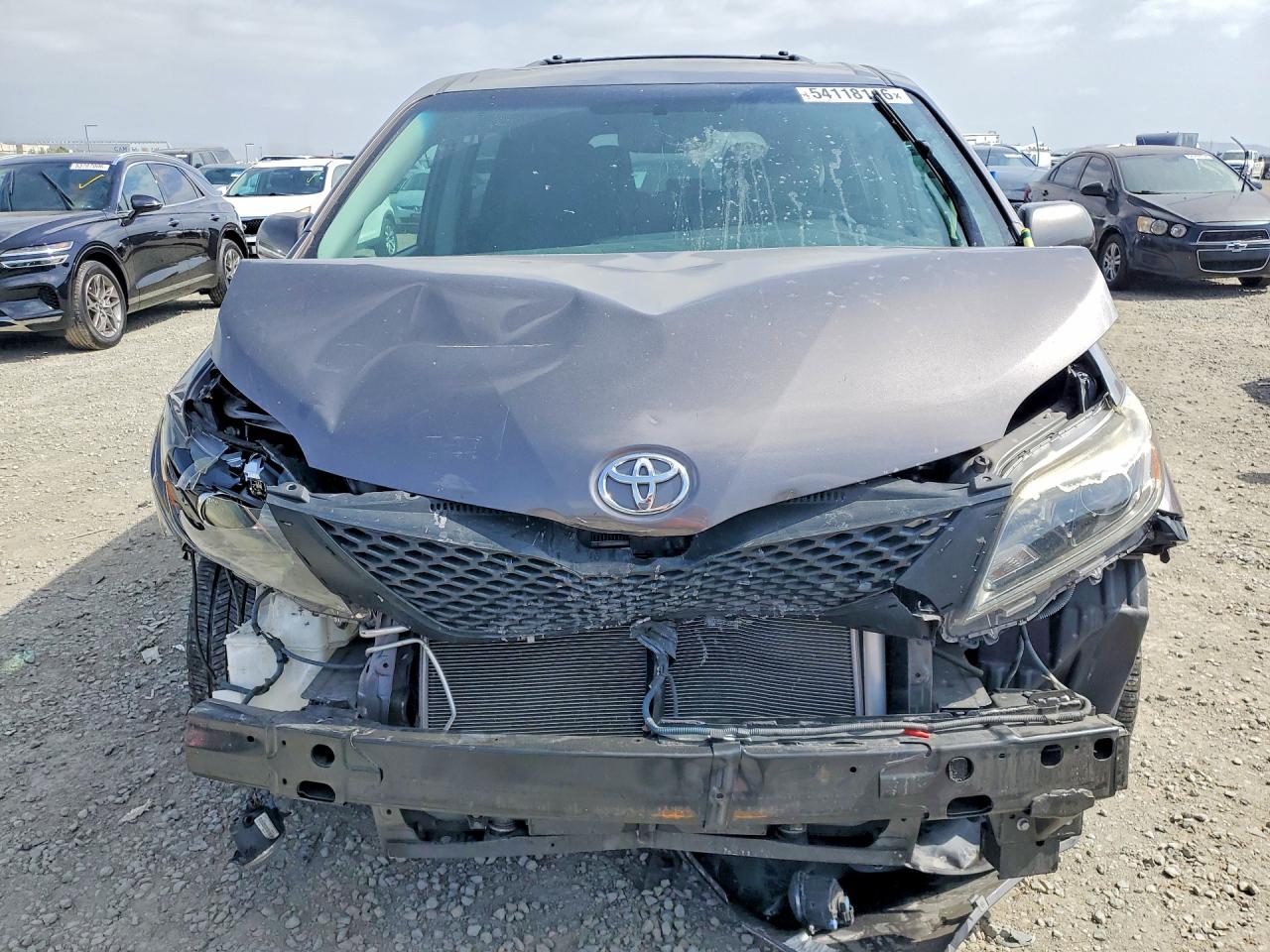 2016 TOYOTA SIENNA SE photo 5