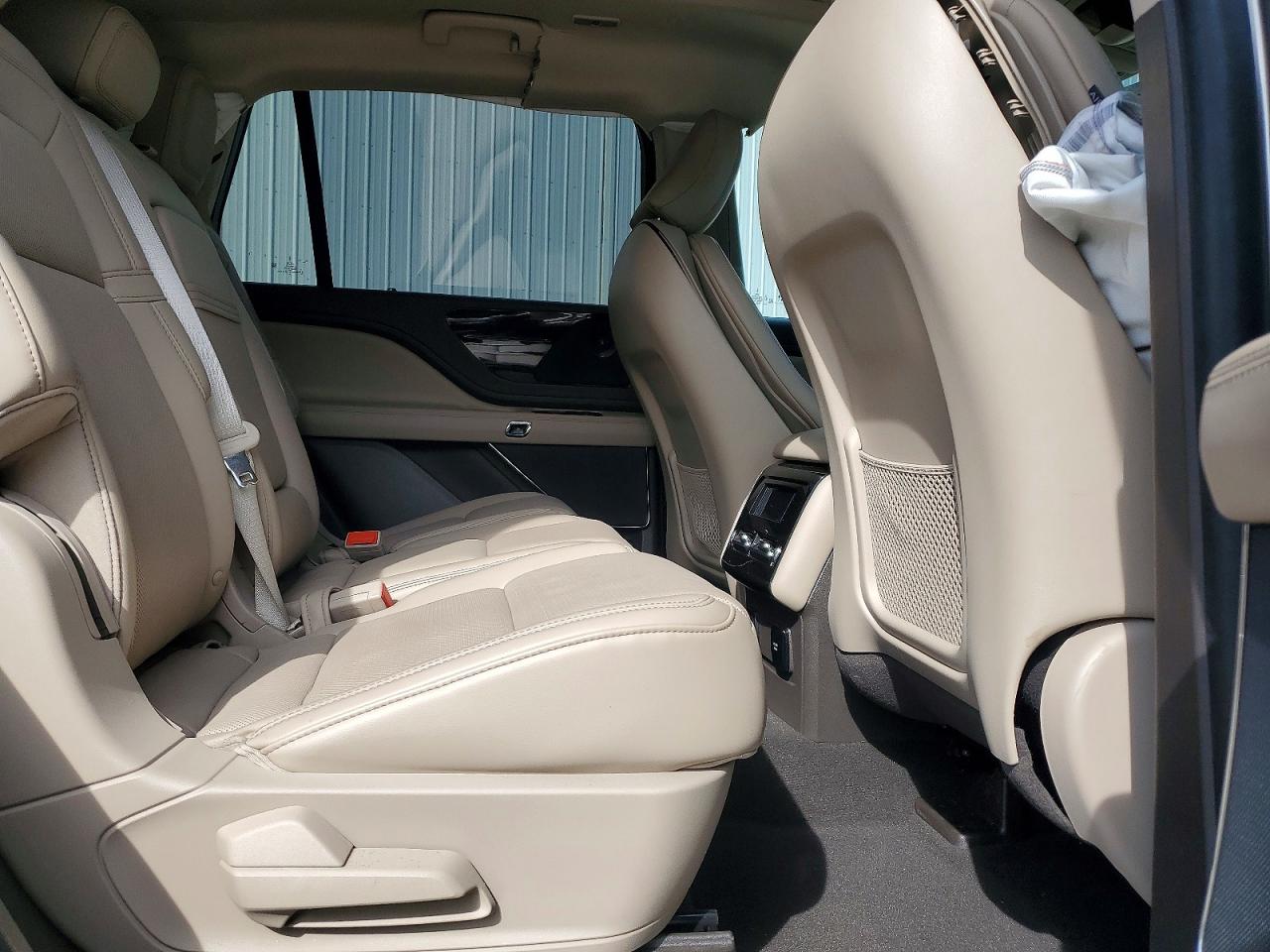 2021 LINCOLN AVIATOR RESERVE photo 31
