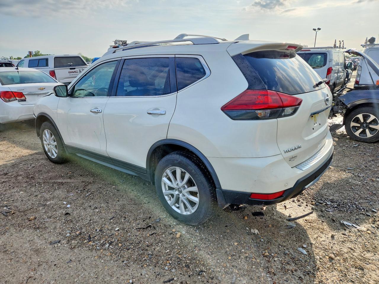 2020 NISSAN ROGUE SV photo 2