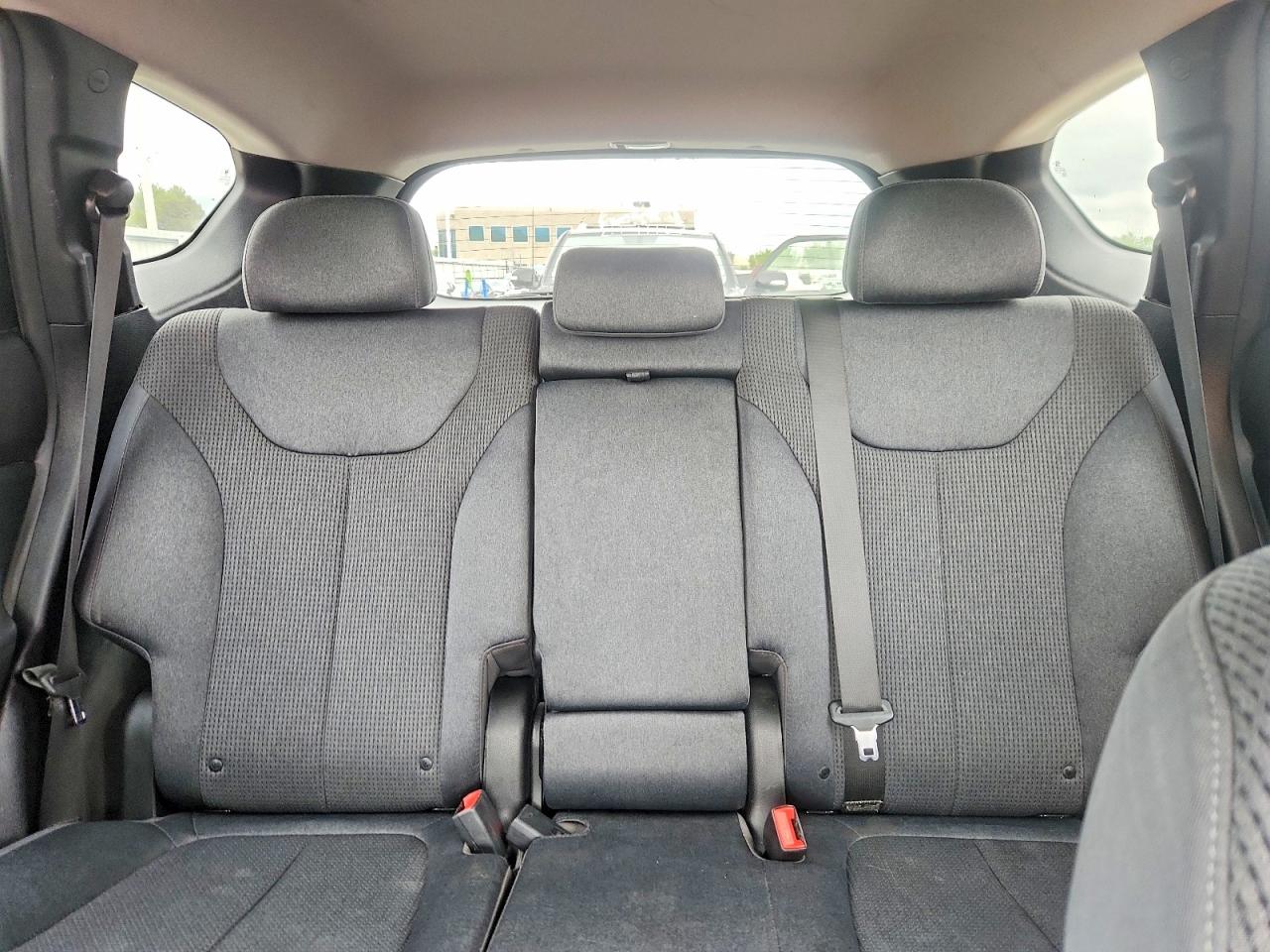 2019 HYUNDAI SANTA FE SE photo 19