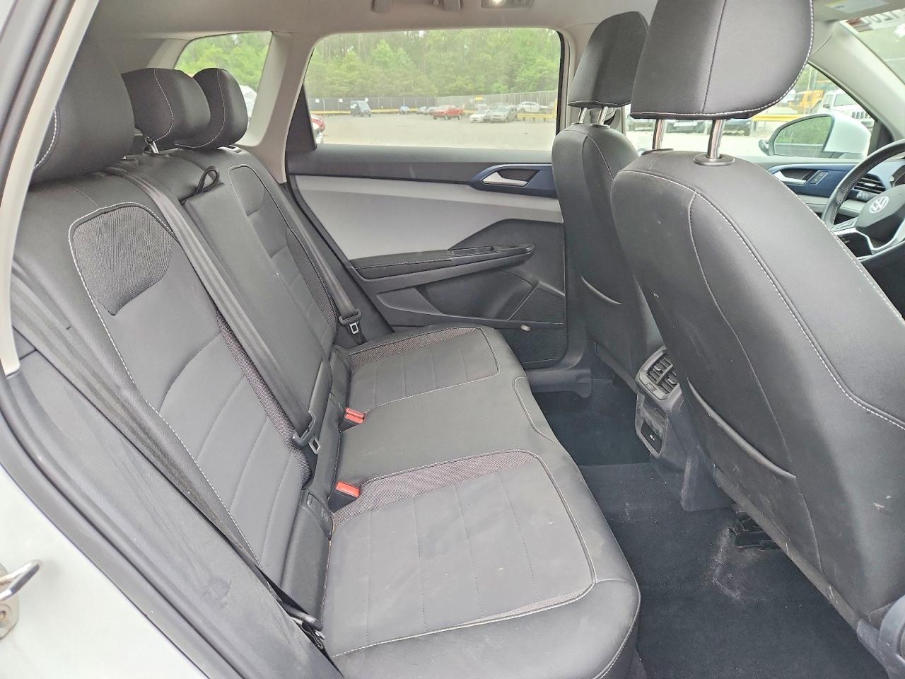 2024 VOLKSWAGEN TAOS SE photo 21