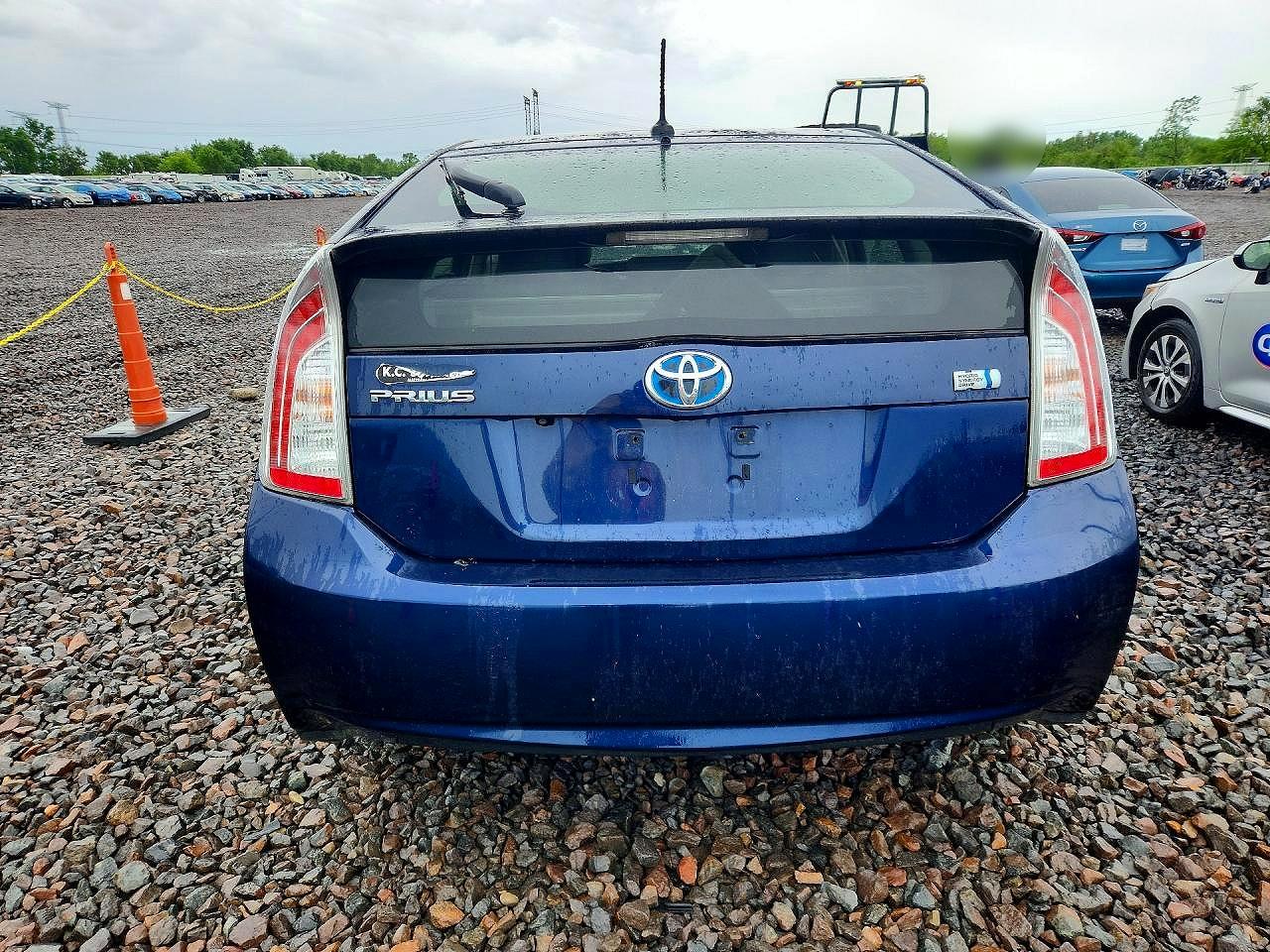 2014 TOYOTA PRIUS FOUR photo 11