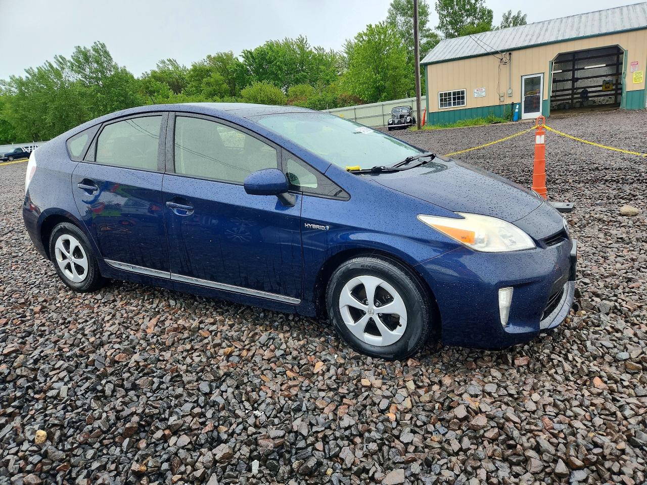 2014 TOYOTA PRIUS FOUR photo 7