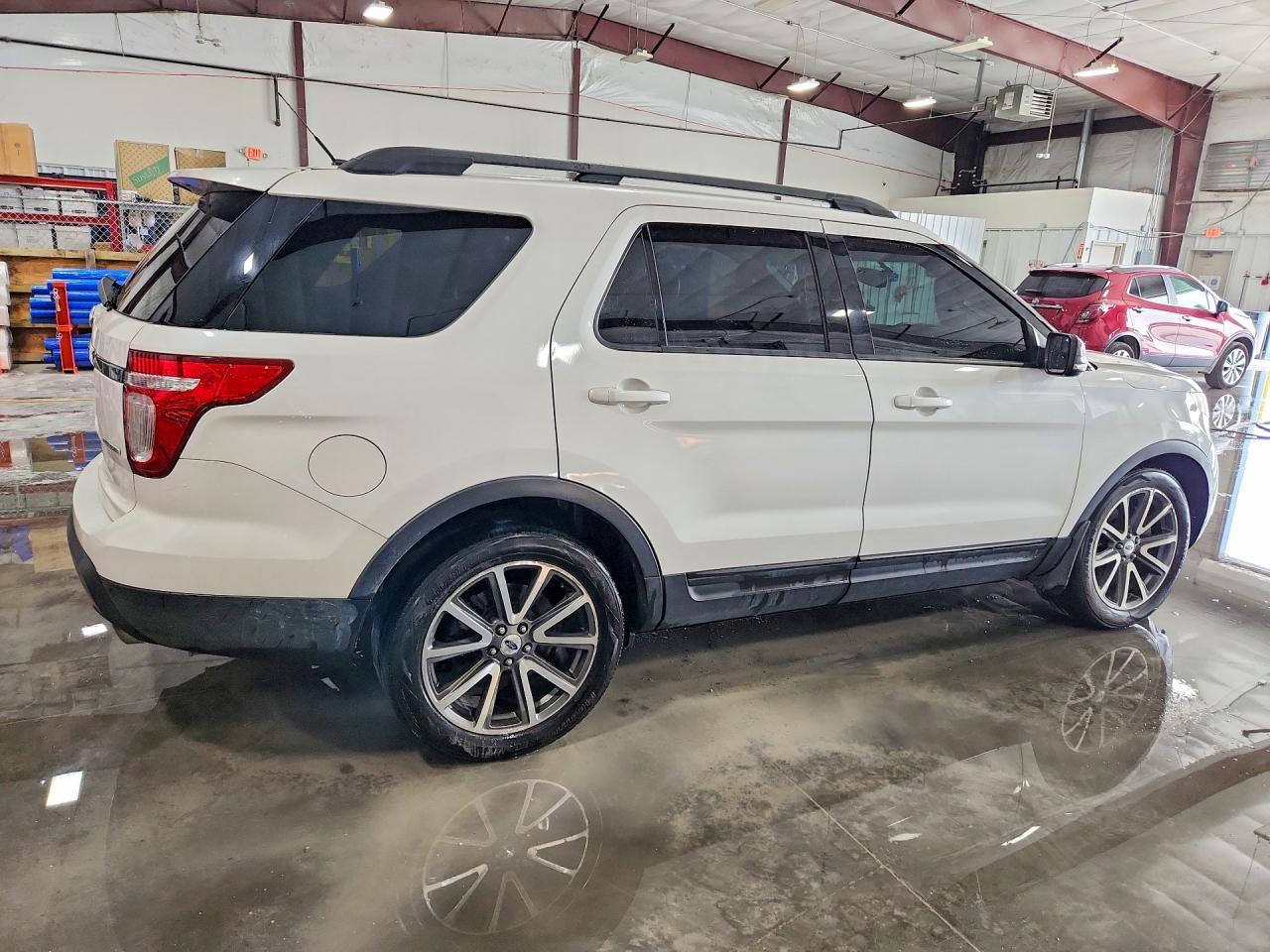 2015 FORD EXPLORER XLT photo 7